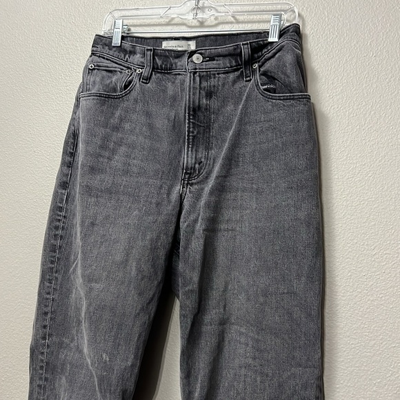 Abercrombie & Fitch Curve Love Ultra High Rise 90s Straight Jean - Picture 5 of 16
